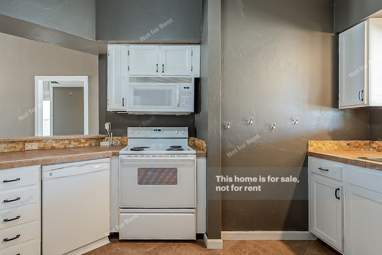 Photo 8 of 15 - 9460 N Heron Pl, Tucson, AZ 85742