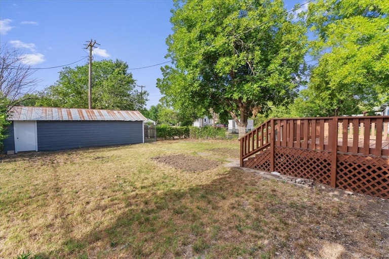 Photo 31 of 34 - 613 W 7th St, Taylor, TX 76574