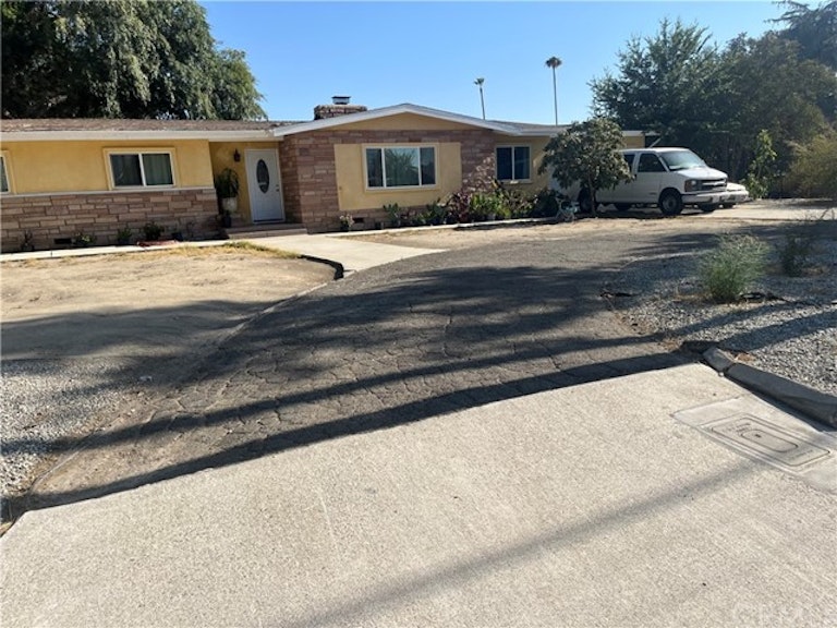 Photo 1 of 16 - 1929 E Oakland Ave, Hemet, CA 92544
