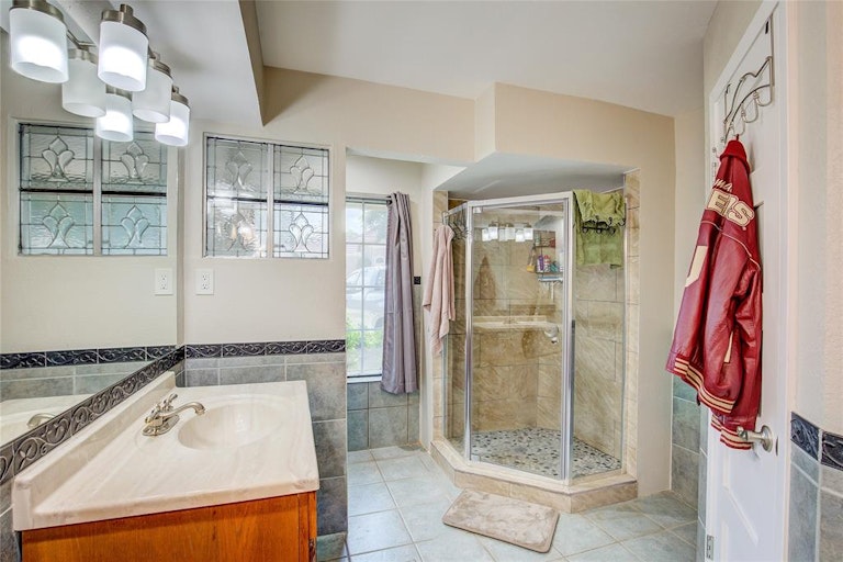 Photo 17 of 39 - 2914 Starboard Dr, Rockwall, TX 75087