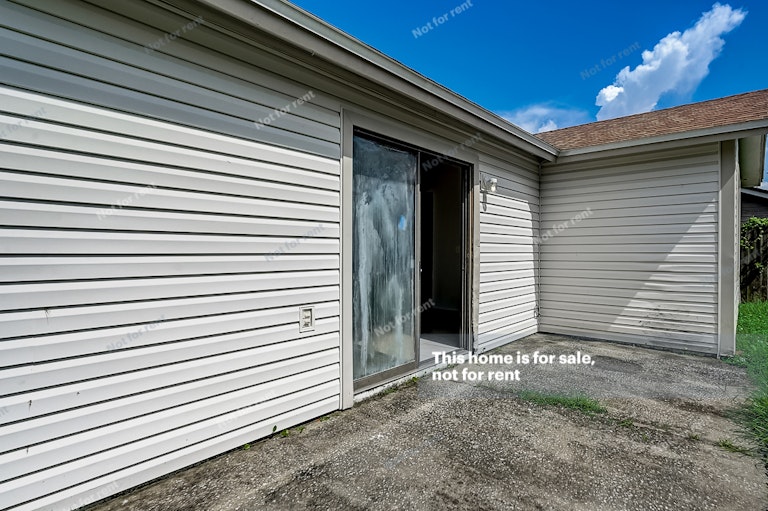 Photo 16 of 32 - 8460 Rockridge Dr, Jacksonville, FL 32244
