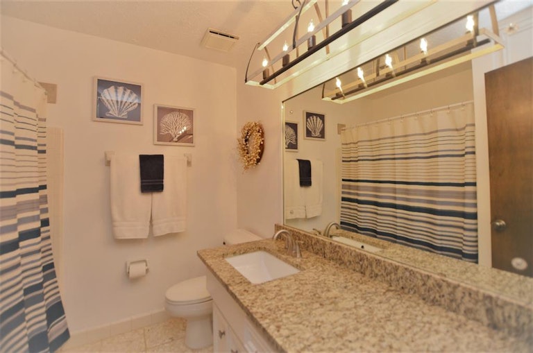 Photo 33 of 38 - 939 Hidden Canyon Rd, Katy, TX 77450