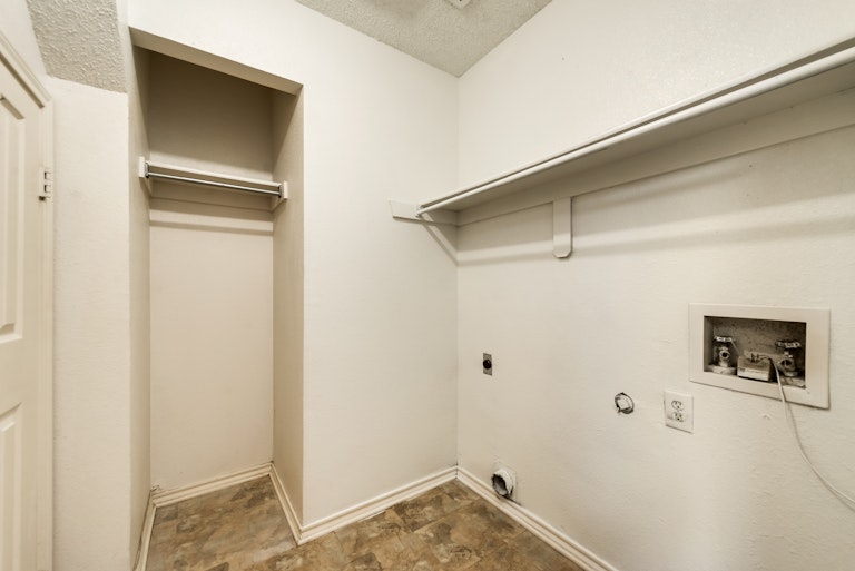 Photo 24 of 28 - 2216 Meadowstone Dr, Carrollton, TX 75006
