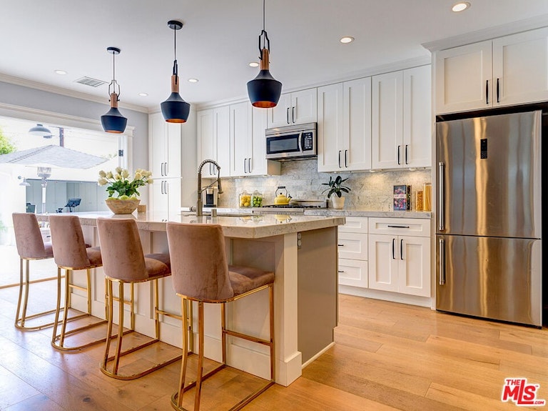 Photo 8 of 26 - 7404 Kentwood Ave, Los Angeles, CA 90045