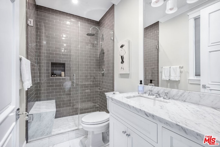 Photo 26 of 52 - 17524 Jayden Ln, Encino, CA 91316