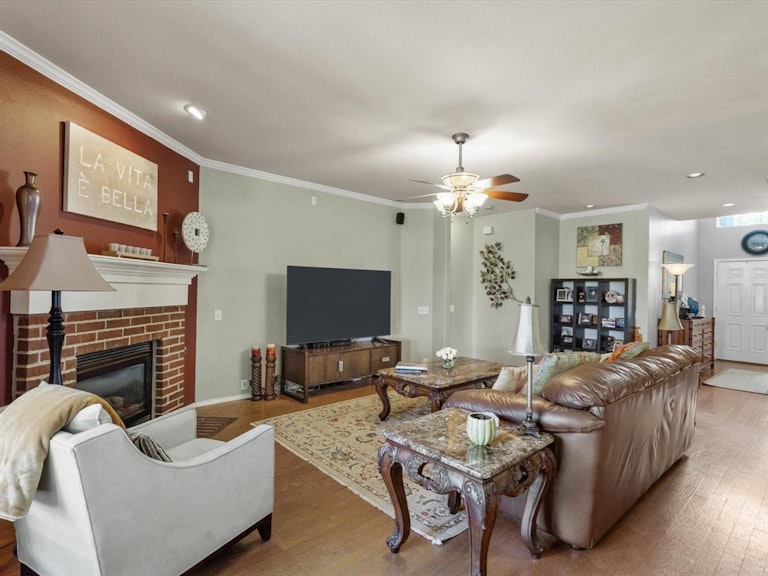 Photo 10 of 38 - 4133 Walnut Creek Ct, Fort Worth, TX 76137
