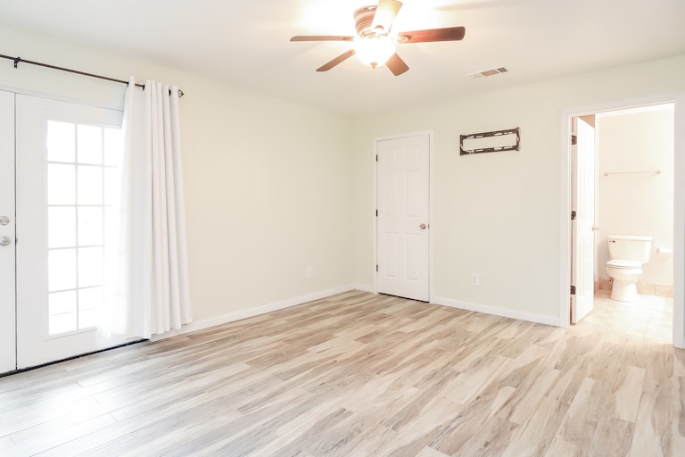 Photo 21 of 27 - 448 Gleneagles Dr, Friendswood, TX 77546
