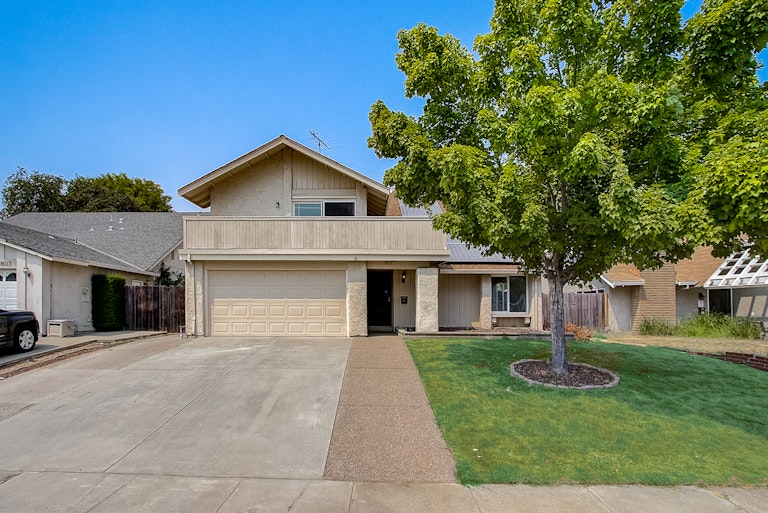 Photo 10 of 44 - 8017 Stone Canyon Cir, Citrus Heights, CA 95610