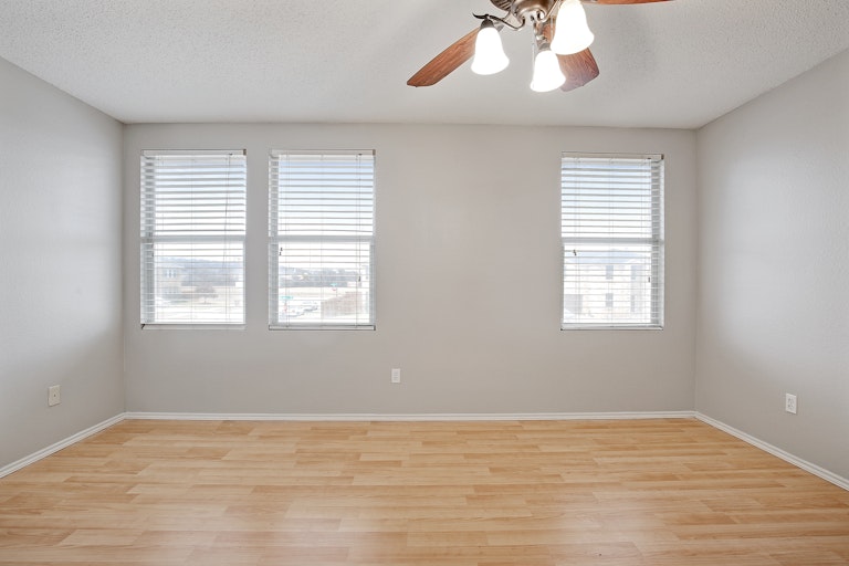 Photo 29 of 32 - 1300 Anna Lea Ln, Burleson, TX 76028