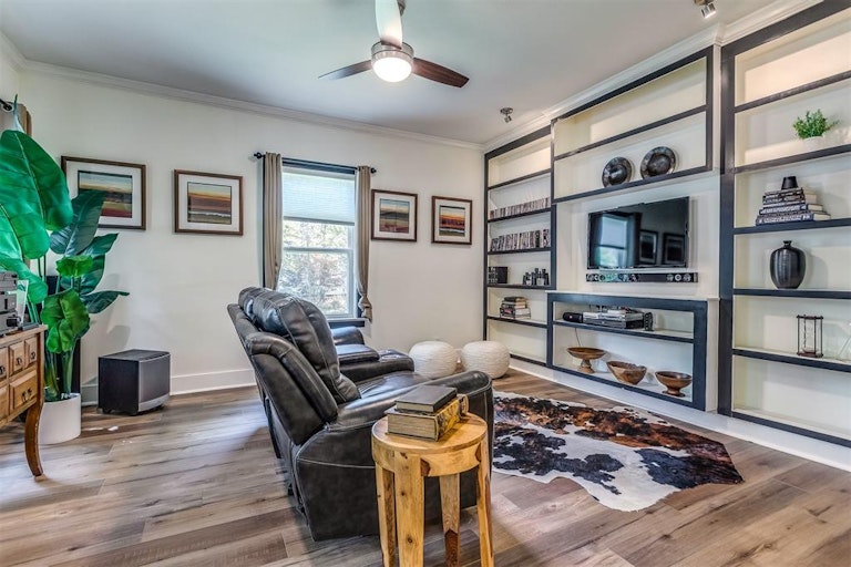 Photo 5 of 38 - 405 N Bradley St, McKinney, TX 75069