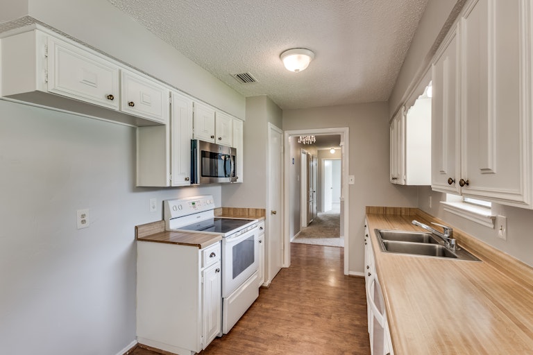 Photo 14 of 27 - 2109 Plymouth Rock Dr, Richardson, TX 75081