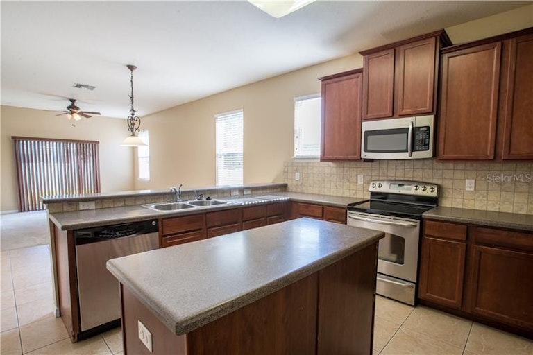 Photo 5 of 15 - 4810 Halls Mill Xing, Ellenton, FL 34222