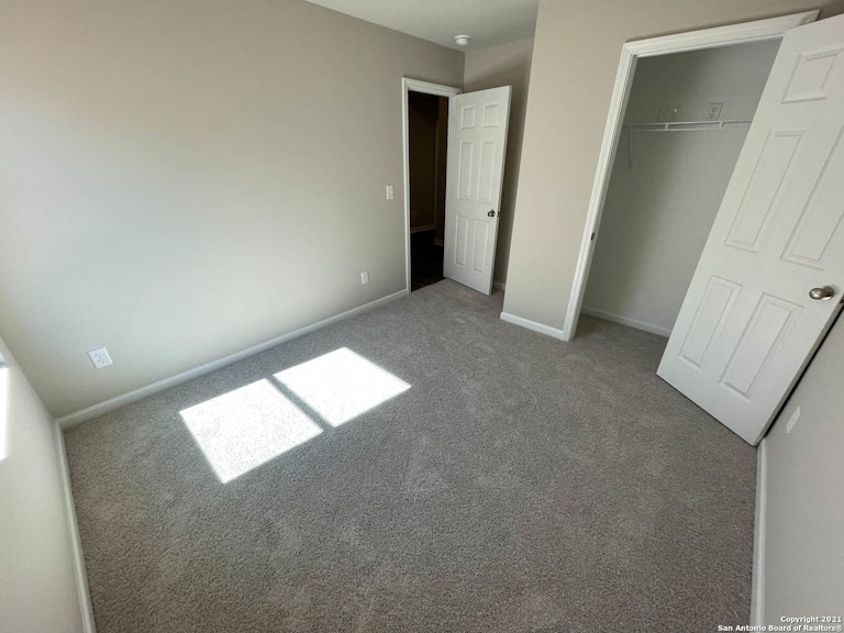 Photo 11 of 36 - 430 Pleasanton Way, San Antonio, TX 78221