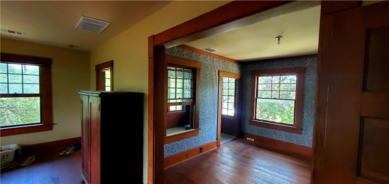 Photo 11 of 17 - 1201 Travis Heights Blvd, Austin, TX 78704