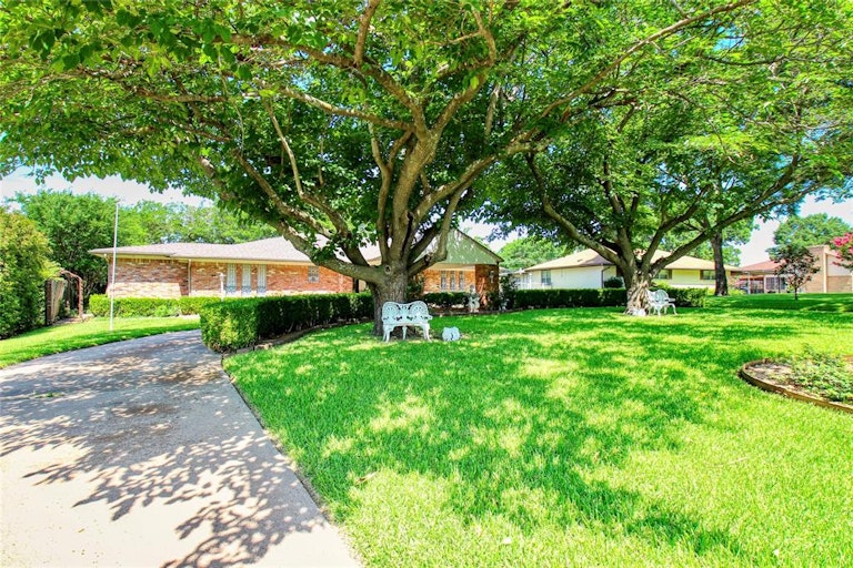 Photo 7 of 27 - 5520 Lakeview Cir, Rowlett, TX 75089