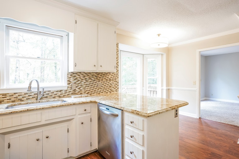 Photo 11 of 25 - 821 Pinewood Dr, Apex, NC 27502