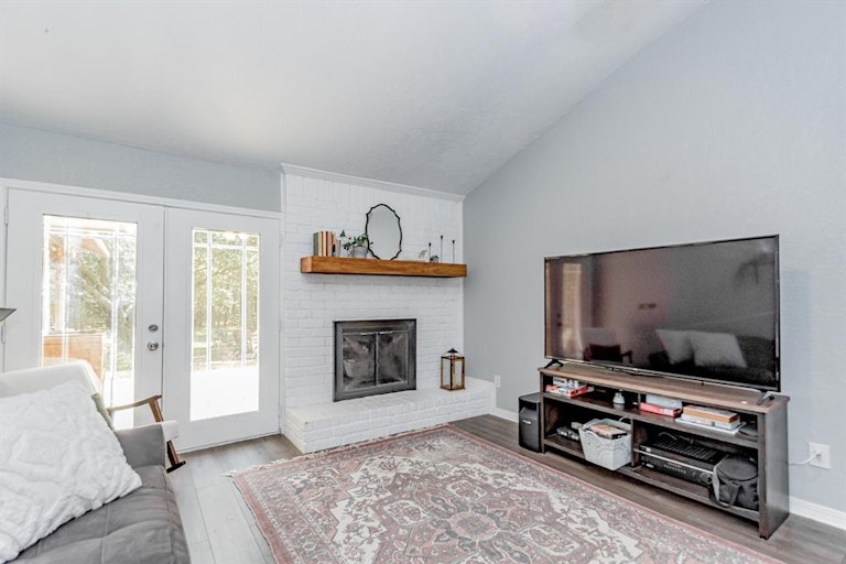 Photo 2 of 24 - 16930 Creek Line Dr, Friendswood, TX 77546