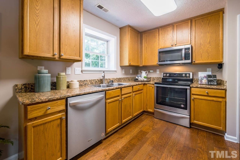 Photo 26 of 46 - 5 Ingram Ct, Durham, NC 27713