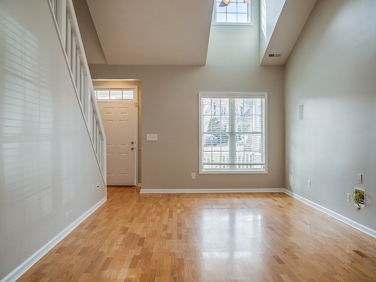 Photo 10 of 27 - 8004 Willowglen Dr, Raleigh, NC 27616
