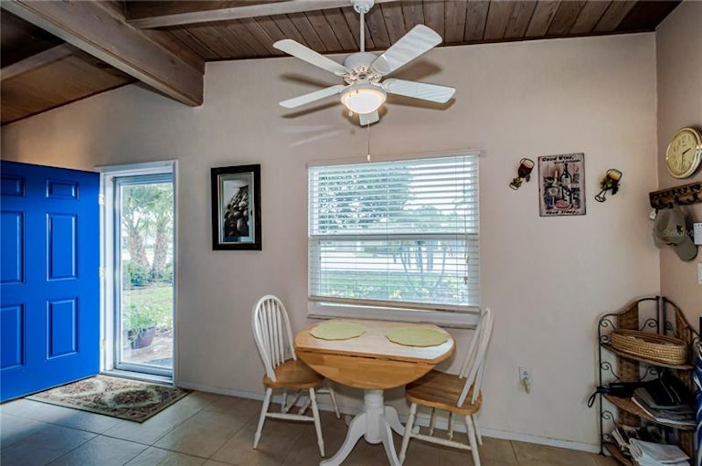 Photo 11 of 35 - 817 Harbor Dr S, Venice, FL 34285