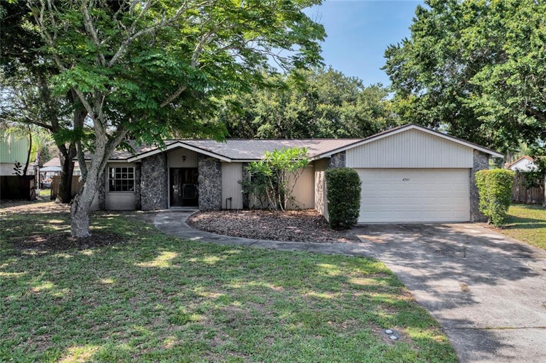 Photo 4 of 28 - 4721 Pine Lake Dr, Saint Cloud, FL 34769