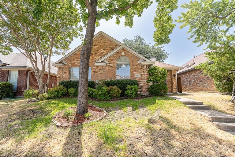 Photo 1 of 23 - 913 Haverstraw Pl, Mesquite, TX 75149