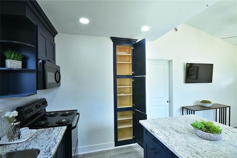 Photo 36 of 38 - 724 W Melwood St, Houston, TX 77009