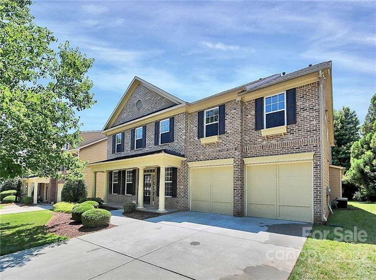 Photo 1 of 34 - 1012 Forbishire Dr, Matthews, NC 28104