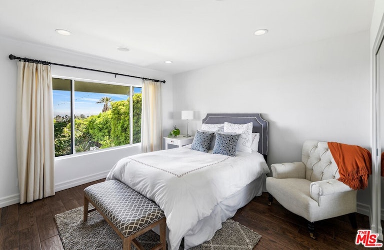 Photo 29 of 54 - 16656 Linda Ter, Pacific Palisades, CA 90272