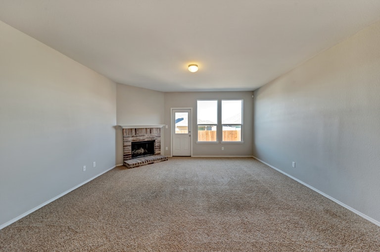 Photo 10 of 28 - 7717 Berrenda Dr, Fort Worth, TX 76131