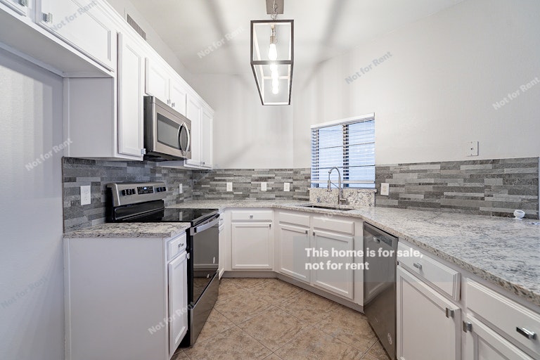 Photo 2 of 29 - 1470 S Red Rock Ct Unit A, Gilbert, AZ 85296