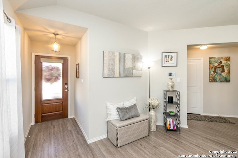 Photo 8 of 36 - 9722 Marbach Cres, San Antonio, TX 78245