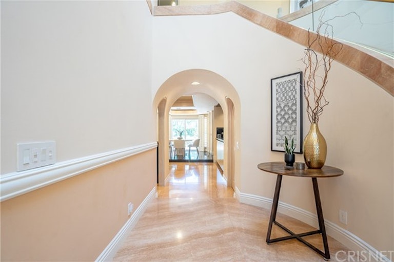 Photo 8 of 72 - 10214 Candleberry Ln, Northridge, CA 91324