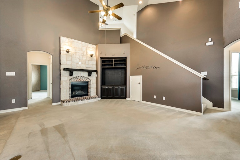 Photo 11 of 29 - 8121 Mountain Cedar Dr, Fort Worth, TX 76131