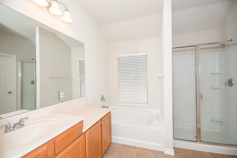 Photo 19 of 27 - 6076 Cedar Glen Dr, Grand Prairie, TX 75052