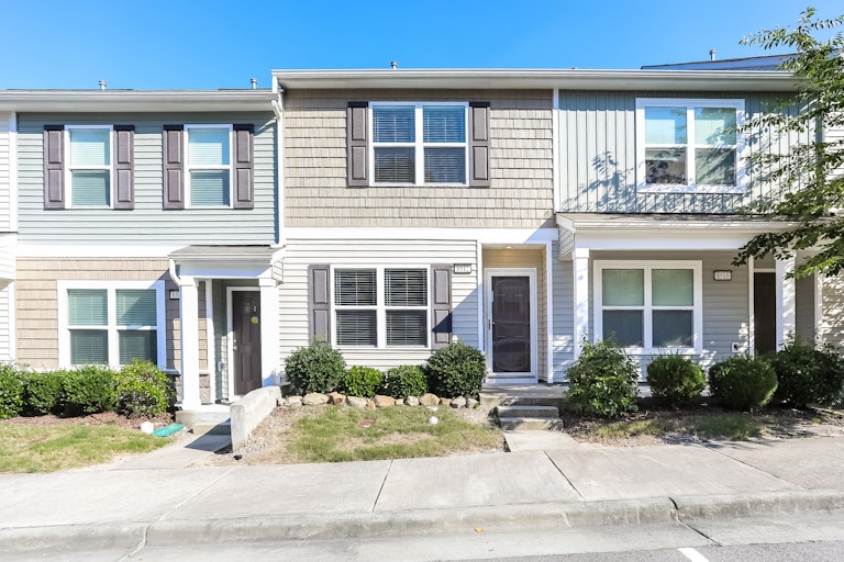 Photo 23 of 25 - 8512 Quarton Dr, Raleigh, NC 27616