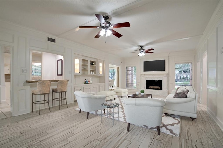 Photo 5 of 26 - 931 Daria Dr, Houston, TX 77079