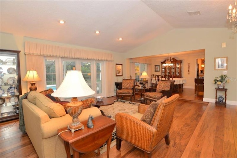 Photo 4 of 25 - 1718 Demetree Dr, Winter Park, FL 32789