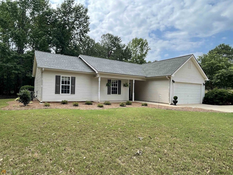 Photo 1 of 36 - 528 Butler Bridge Dr, McDonough, GA 30252