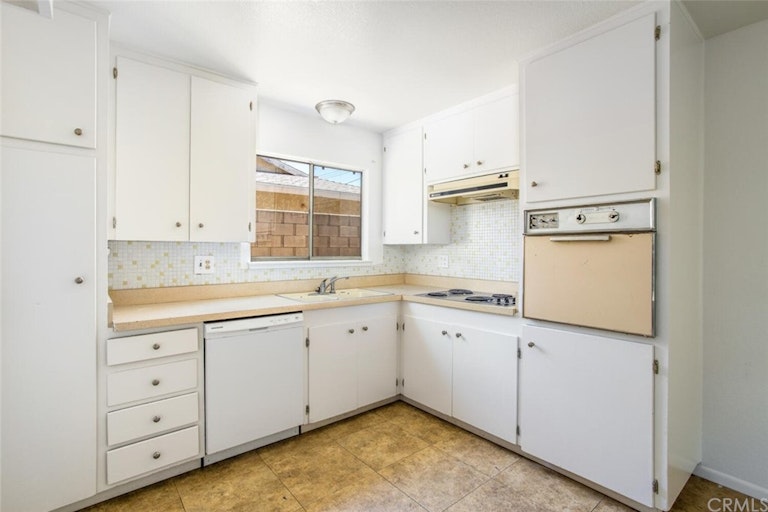 Photo 6 of 30 - 3008 Floravista Ct, Riverside, CA 92503
