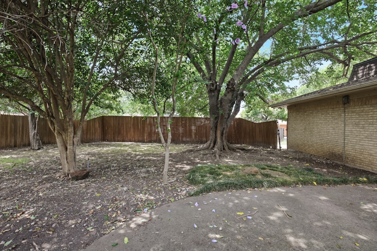 Photo 51 of 52 - 626 Flamingo Way, Duncanville, TX 75116