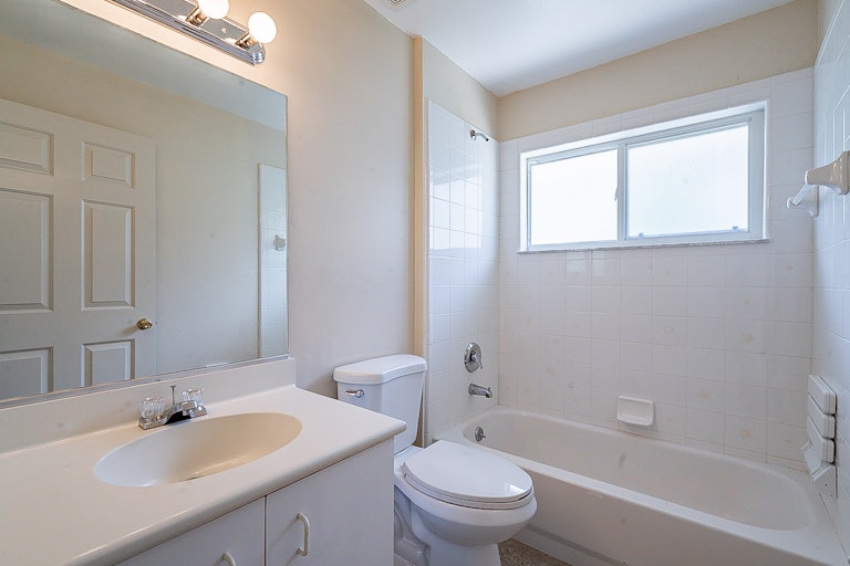 Photo 24 of 29 - 6450 Nona Ct, Port Orange, FL 32128