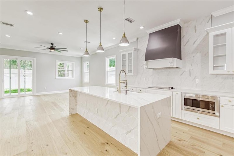 Photo 21 of 62 - 3108 W Cherokee Ave, Tampa, FL 33611