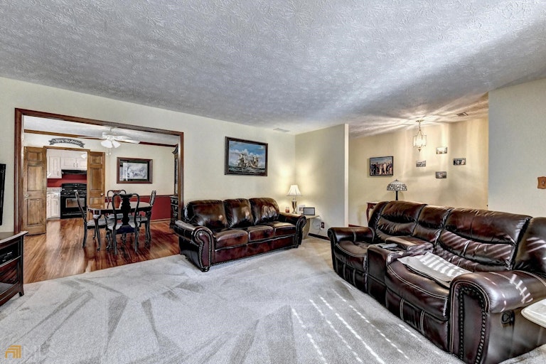 Photo 9 of 47 - 658 Shiloh Ct, Lawrenceville, GA 30044