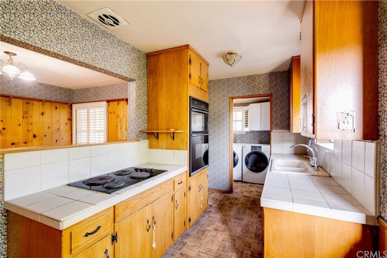 Photo 4 of 13 - 4603 Lowell Ave, La Crescenta, CA 91214