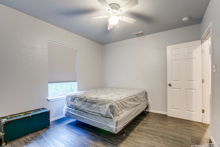 Photo 18 of 21 - 451 Ferris Ave, San Antonio, TX 78220