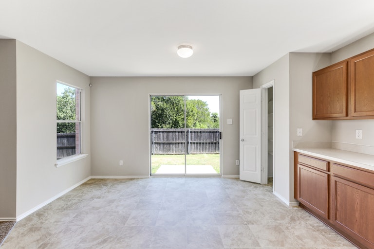 Photo 12 of 25 - 112 Matamoros St, Grand Prairie, TX 75051