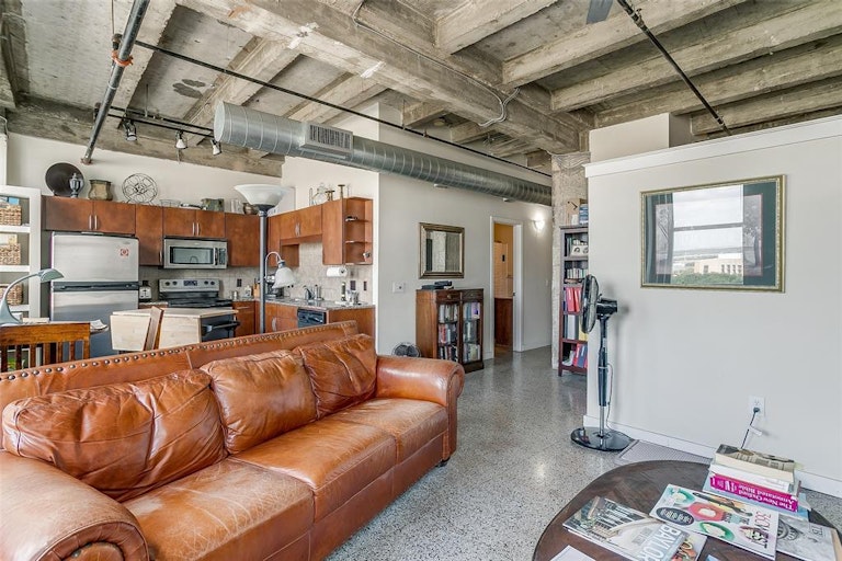 Photo 5 of 30 - 221 W Lancaster Ave #7010, Fort Worth, TX 76102