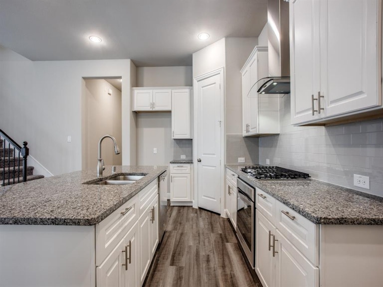 Photo 3 of 12 - 12750 Royal Oaks Ln, Dallas, TX 75234