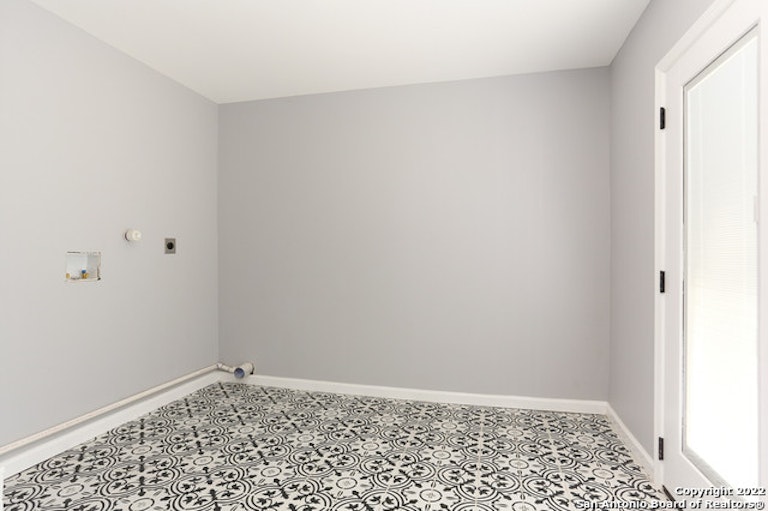 Photo 21 of 34 - 1511 Texas Ave, San Antonio, TX 78201